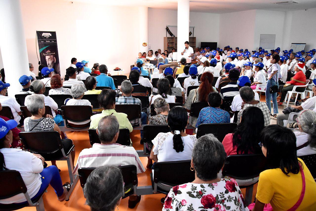 Adultos Mayores participan en la primera tertulia: ‘Vejez y Envejecimiento’