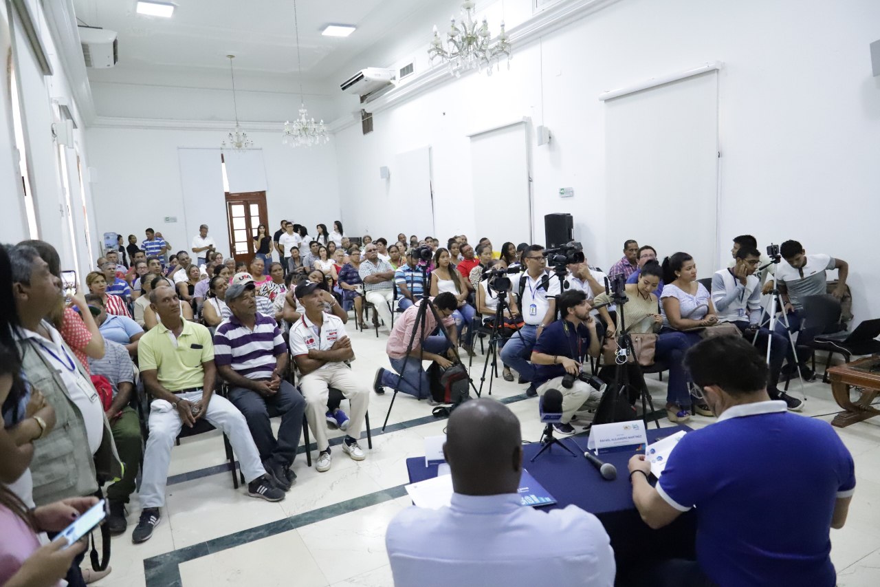 Con firma de los samarios, Alcalde Martínez pide apoyo a MinVivienda para titulación de más viviendas