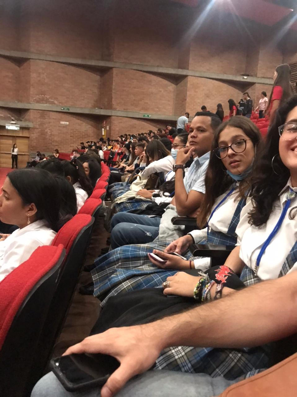 41 estudiantes de cinco instituciones educativas del Distrito presentan experiencias exitosas en eventos nacionales