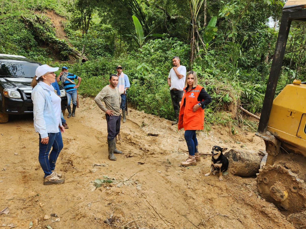 Alcaldía inspecciona avance de intervenciones en vías de la zona rural del Distrito