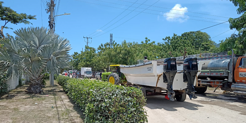 Alcaldía entrega lancha a Corporación de Playa Blanca para que continúen labores de preservación del balneario