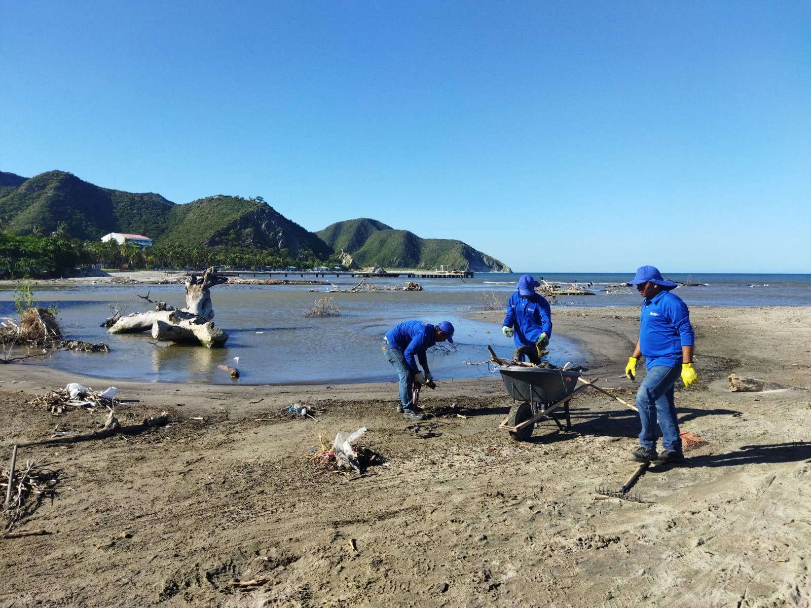 Alcaldía de Santa Marta y Guardianes del Río adecuaron la playa de Los Cocos