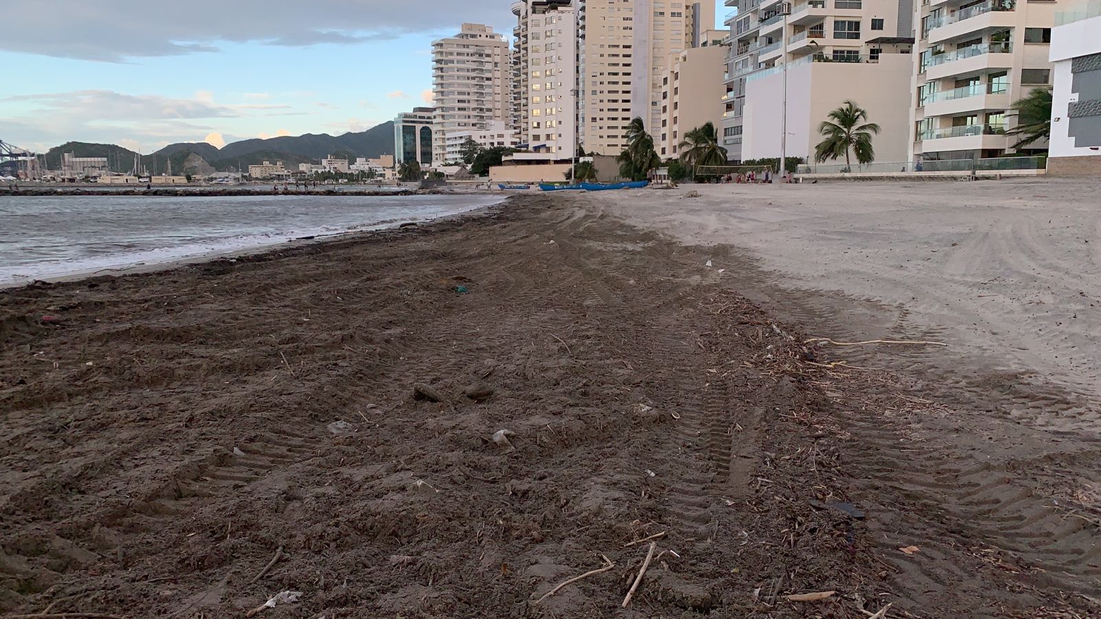 Alcaldía de Santa Marta y Guardianes del Río adecuaron la playa de Los Cocos