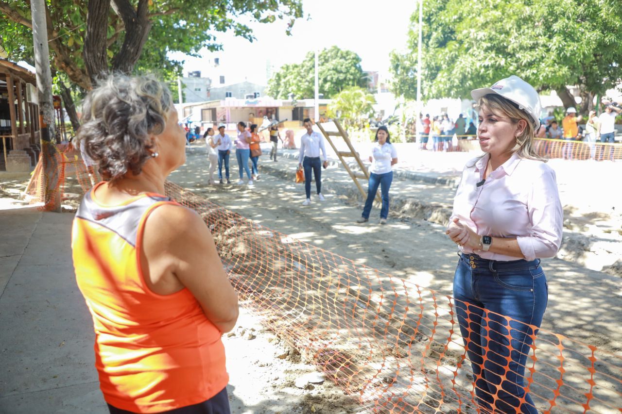 Alcaldesa Virna Jonhnson incluye nuevo tramo en la obra de la calle 14 de Gaira