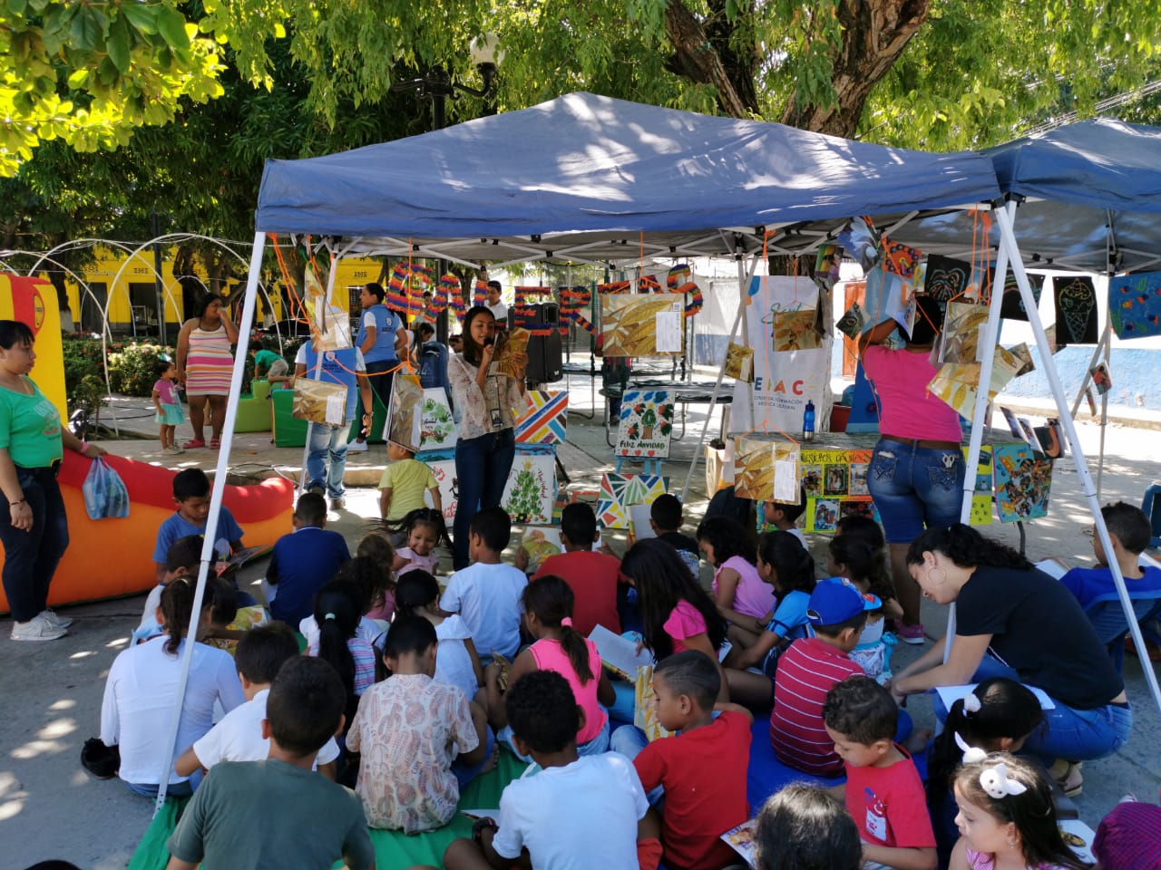 Bonda vivió el arte y la cultura de la Galería Callejera de la EFAC Bonda vivió el arte y la cultura de la Galería Callejera de la EFAC