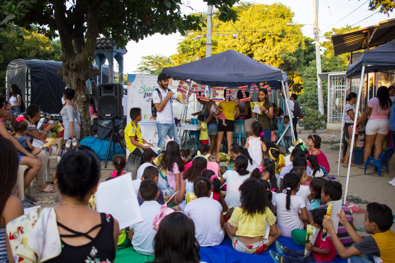 Niños del barrio Malvinas 'Jugaron en el Manzanares' con Galería Callejera de la EFAC Niños del barrio Malvinas 'Jugaron en el Manzanares' con Galería Callejera de la EFAC