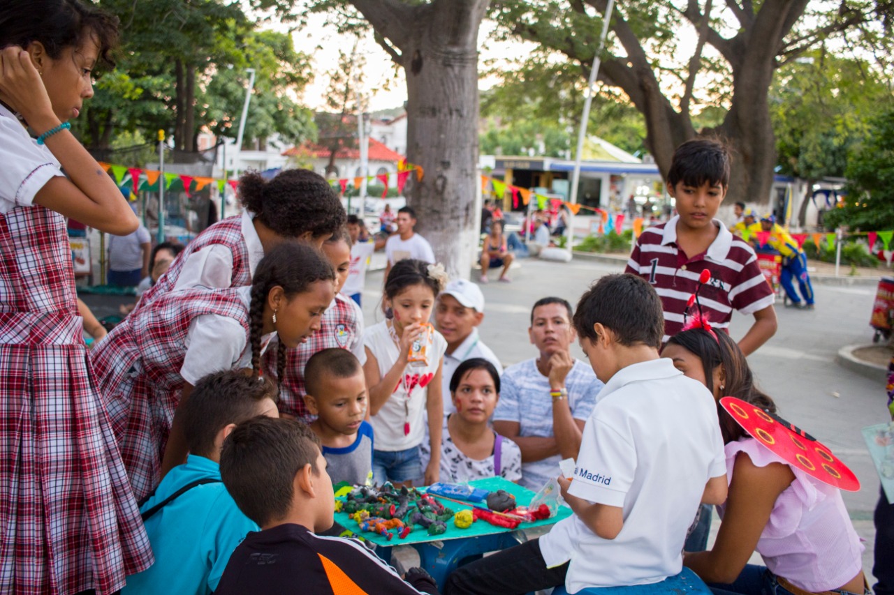 En el Parque Central de Gaira, se desarrolló Galería Callejera de la EFAC En el Parque Central de Gaira, se desarrolló Galería Callejera de la EFAC