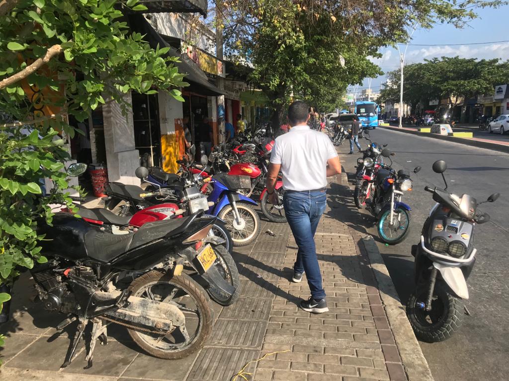 Para recuperar el espacio público, Alcaldía inicia lucha contra parqueo de motos en andenes Para recuperar el espacio público, Alcaldía inicia lucha contra parqueo de motos en andenes