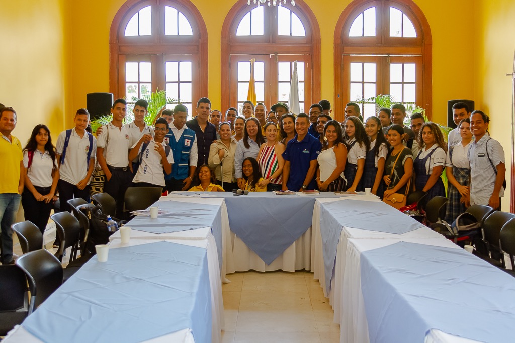 Alcaldía Distrital promueve el liderazgo social de los jóvenes samarios Alcaldía Distrital promueve el liderazgo social de los jóvenes samarios