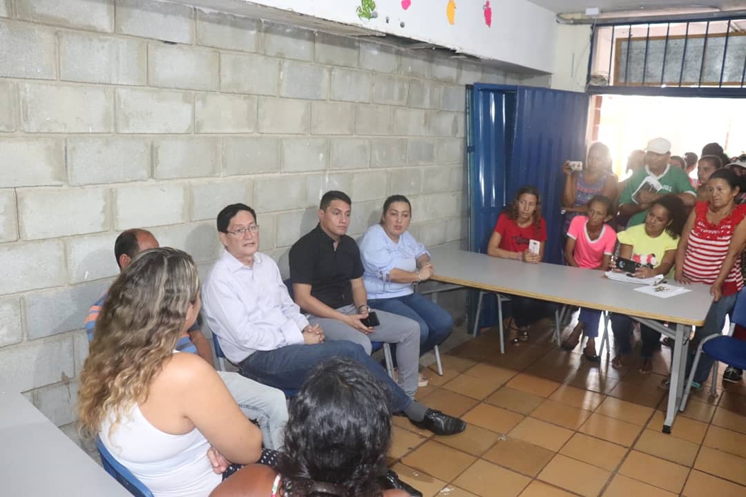 Secretario de Educación Distrital se reunió con directivos docentes y padres de familia del colegio Nicolás Bueventura