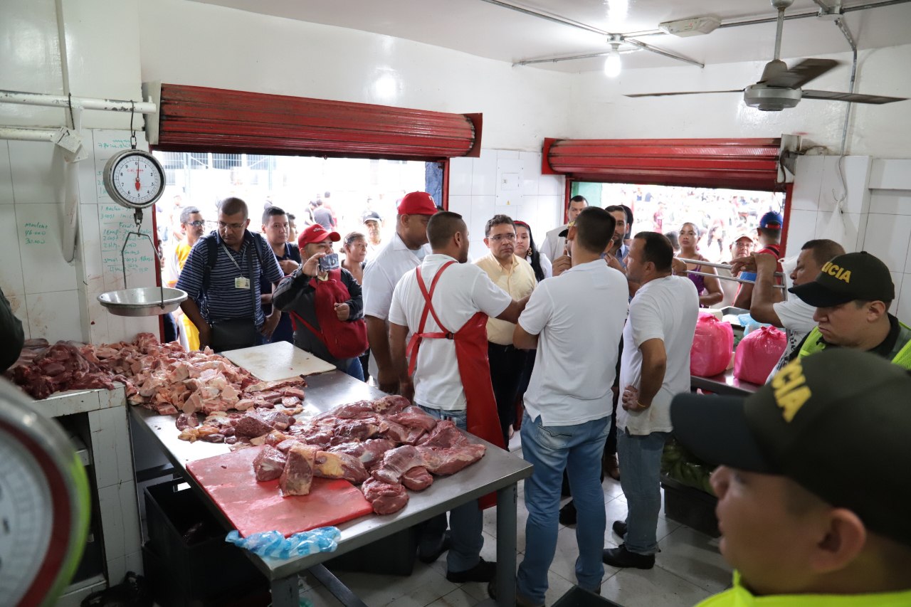 416 kilos de carne incautada y 3 capturados dejó operativo en el Mercado Público