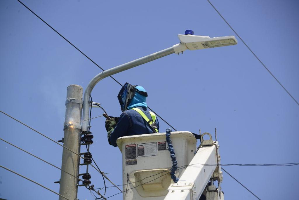 sabiduría Célula somatica kiwi La Essmar refuerza protección a los postes para evitar hurtos al sistema de Alumbrado  Público en el sector de La Quinina | Alcaldía Distrital de Santa Marta