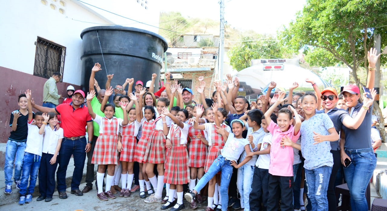 400 habitantes del barrio Pastrana se benefician con instalación de tanque de 10 mil litros de agua