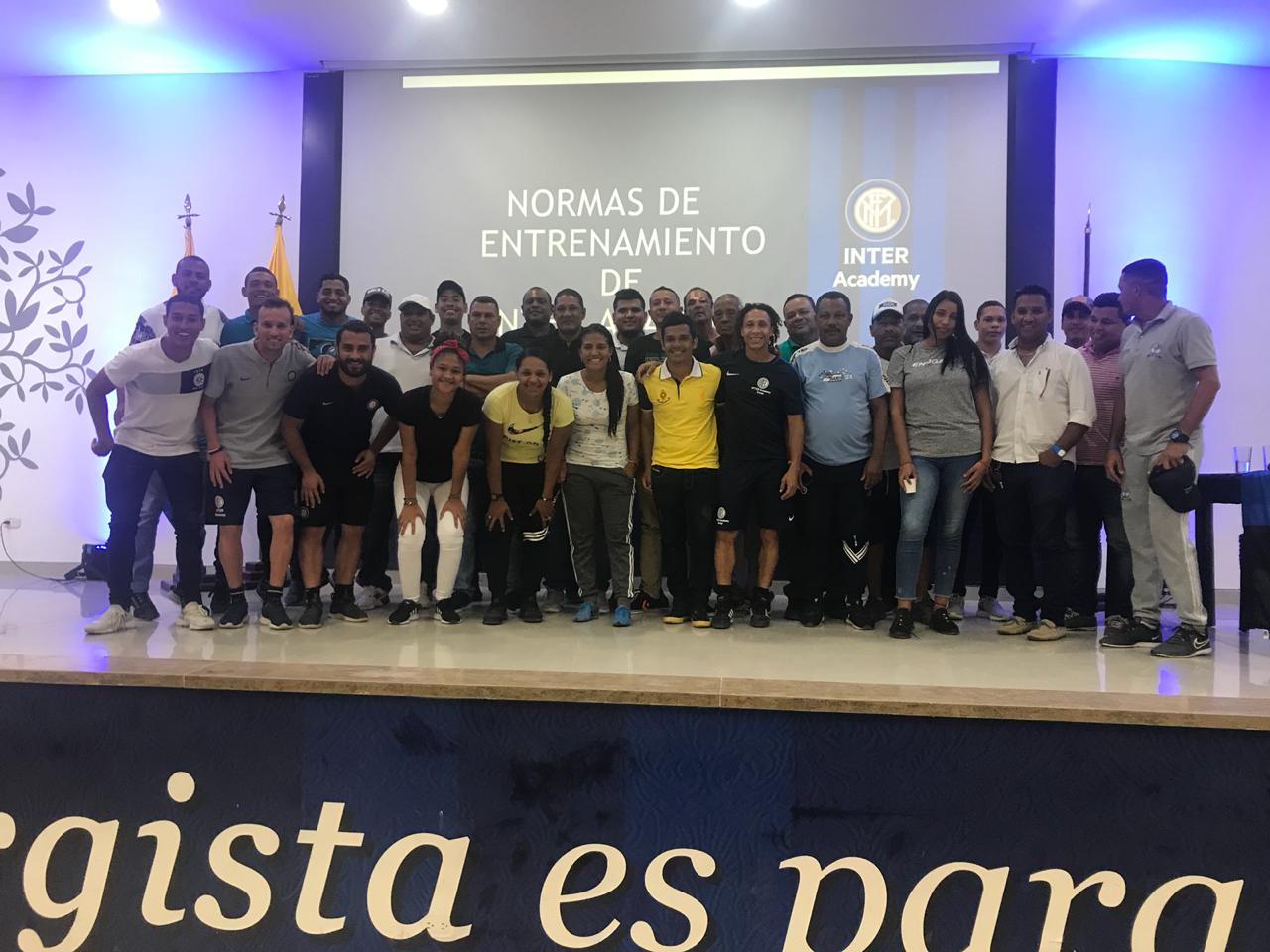 Entrenadores de Escuelas Populares se capacitan en metodología del fútbol europeo