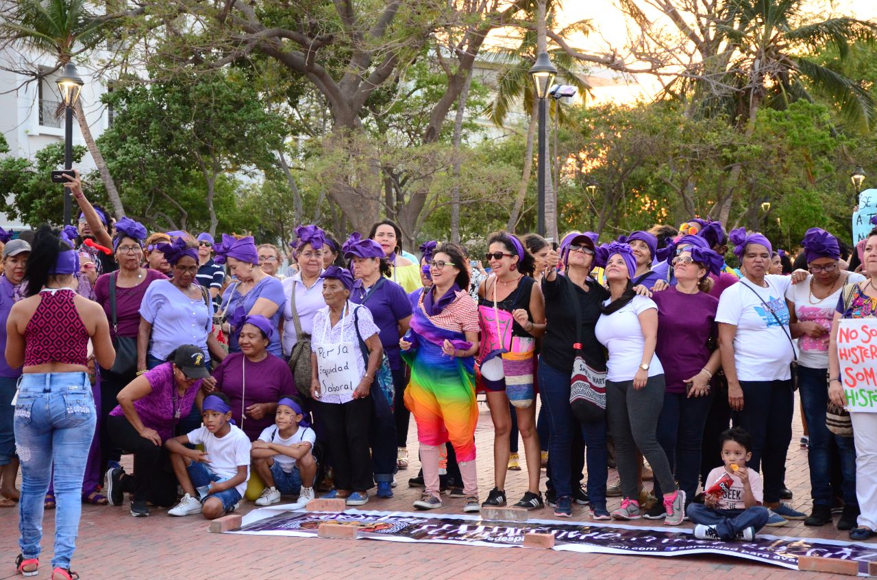 Distrito, víctimas y convergencia de mujeres rechazan abuso a niña de 10 años en marcha por la paz