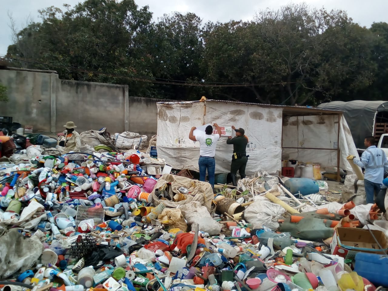 Dadsa aplica sanciones a un almacén de cadena, un parqueadero y a dos empresas recicladoras