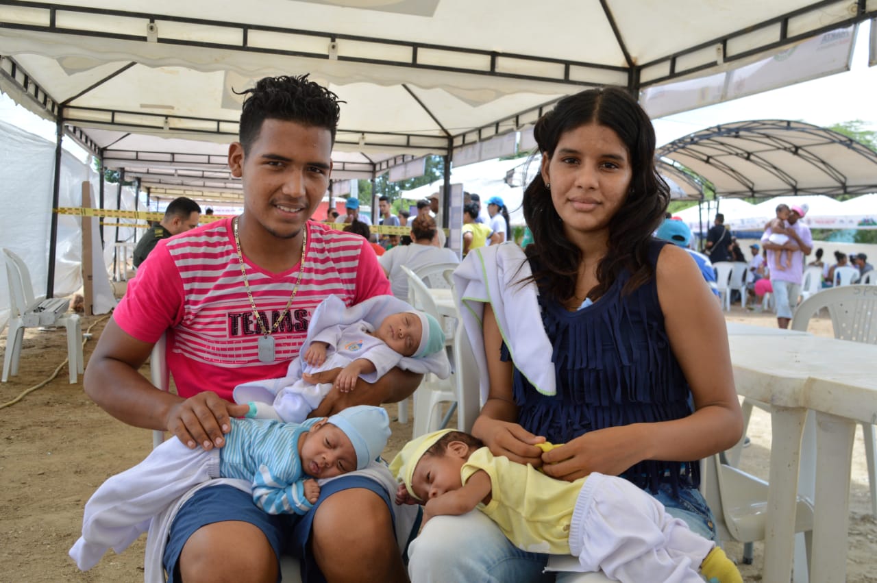 Los trillizos Barrientos llenaron de ternura las Ferias de la Equidad en Cristo Rey Los trillizos Barrientos llenaron de ternura las Ferias de la Equidad en Cristo Rey