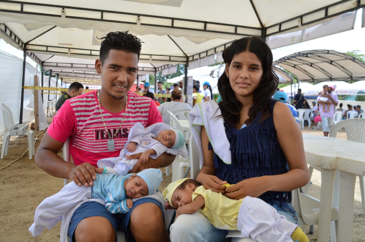 Los trillizos Barrientos llenaron de ternura las Ferias de la Equidad en Cristo Rey