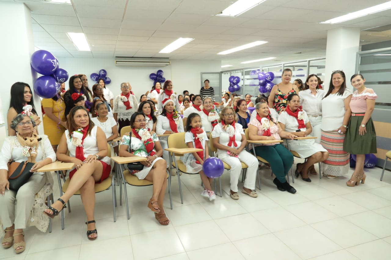 60 mujeres samarias reciben certificación en muñequería navideña y desarrollo empresarial