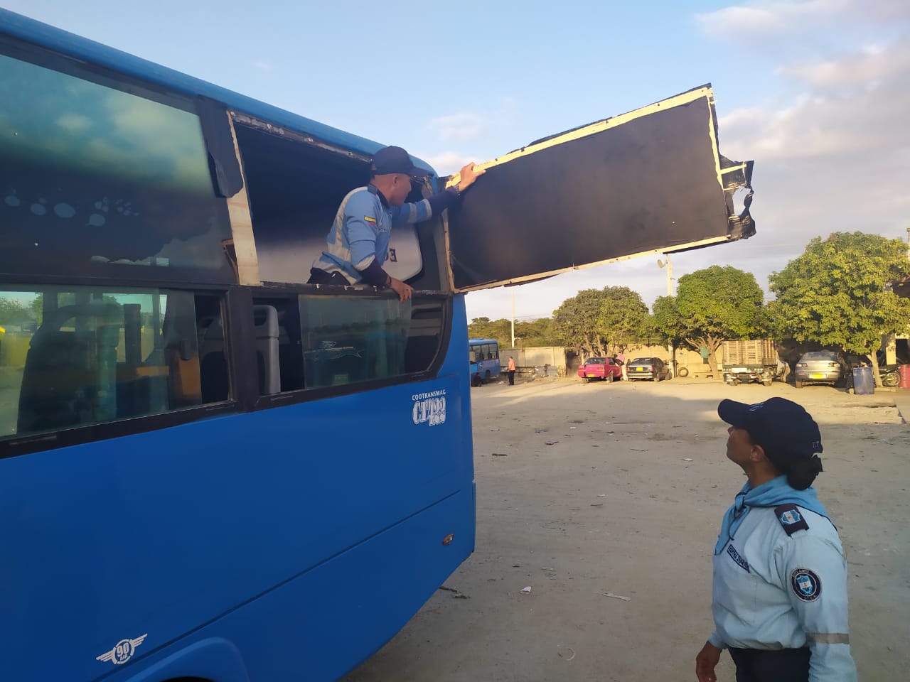 Alcaldesa ordenó inspecciones a buses de transporte público para garantizar condiciones de seguridad y optimizar el servicio