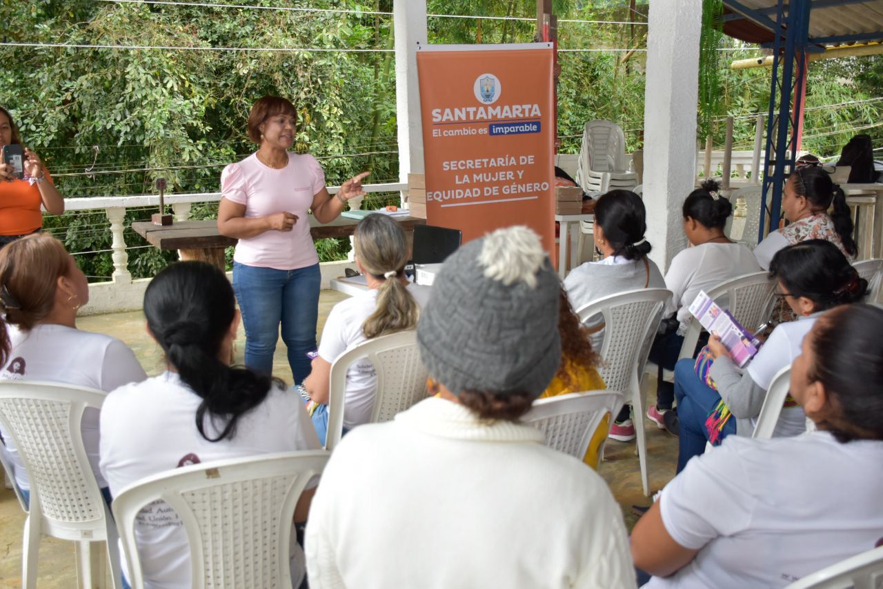 Alcaldía de Santa Marta y MinTIC capacitaron a lideresas de Minca en cursos de empoderamiento digital