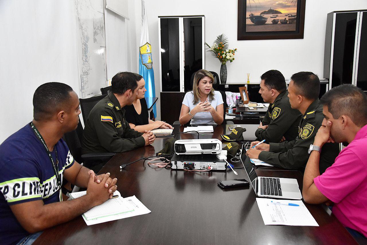 Alcaldesa Virna Johnson solicita al nuevo comandante reforzar la operatividad en la zona urbana y rural del Distrito