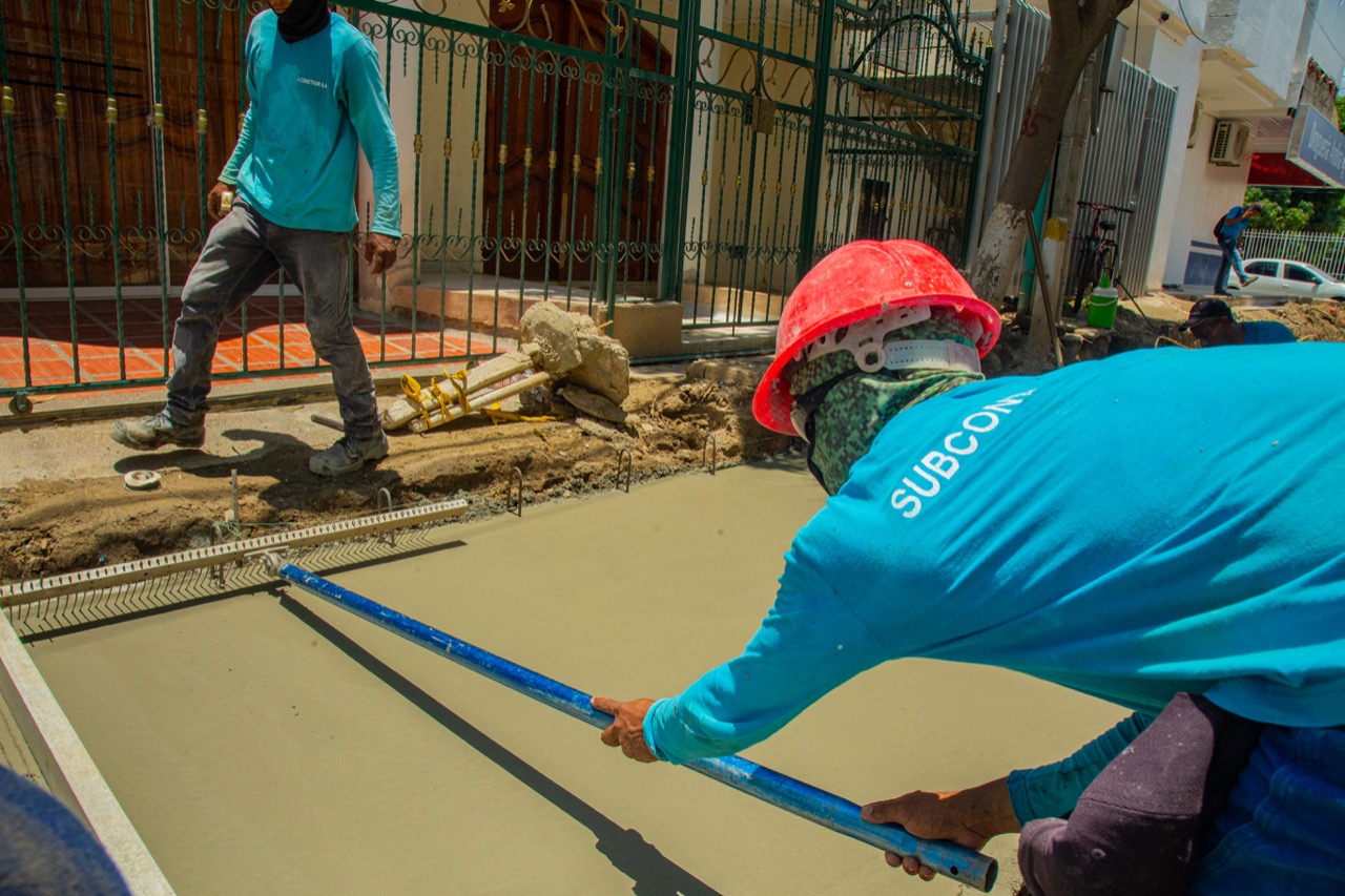 Con programa Mi Calle avanza la pavimentación en Boulevard de las Rosas y Los Faroles