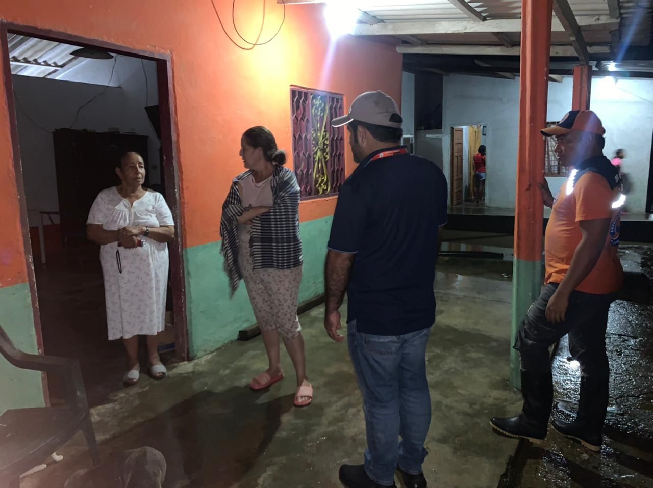 Alcaldía atiende a población afectada por crecientes súbitas en la zona rural del Distrito