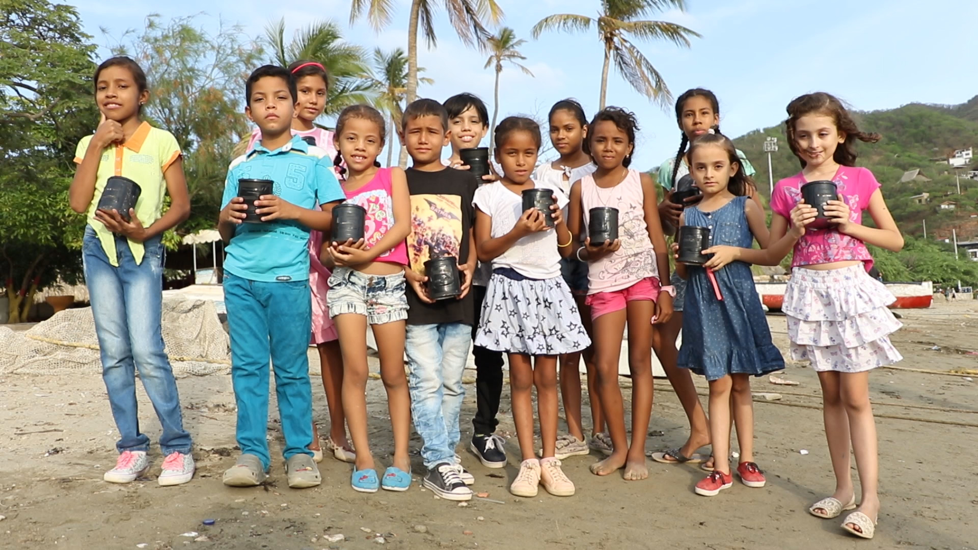 40 niños de Taganga formados en fotografía estenopeica gracias al apoyo del Distrito