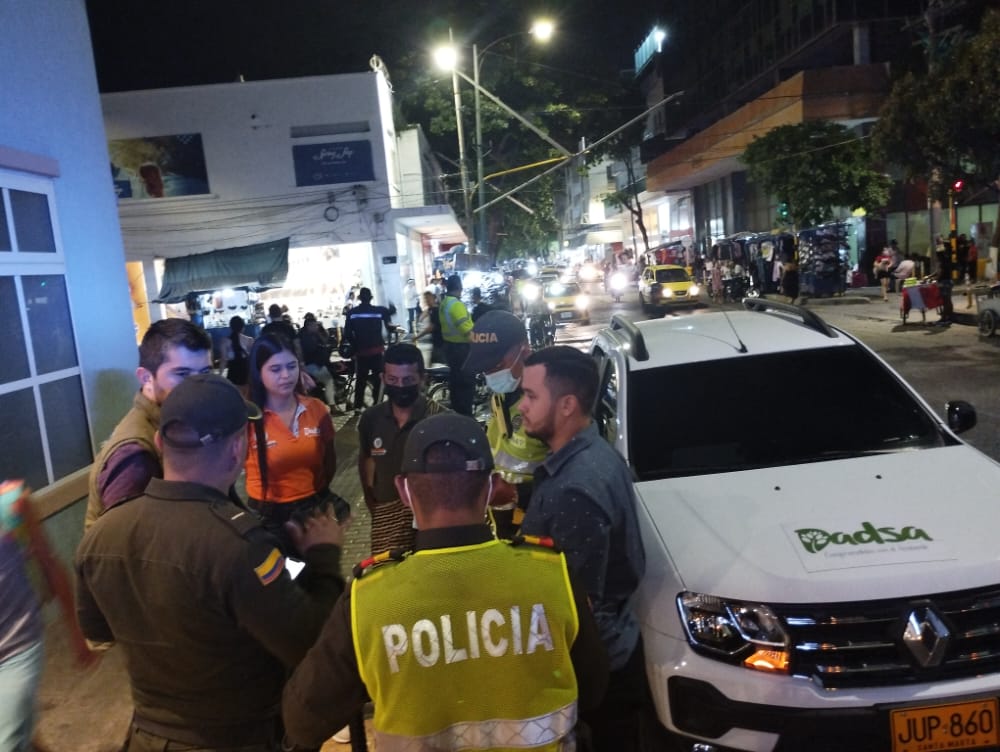 Alcaldía realiza operativos contra el ruido en el sector comercial de Santa Marta