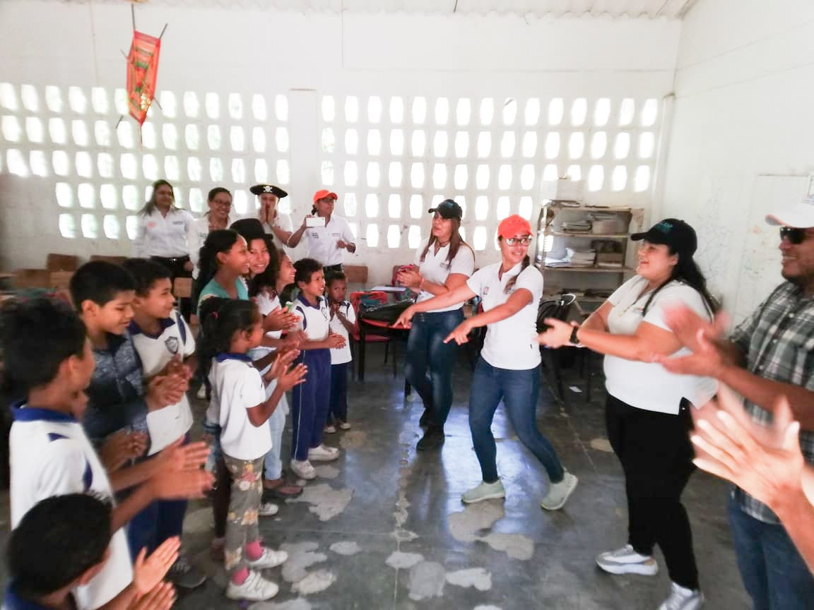 Essmar le cumple a comunidad del Paso del Mango Essmar le cumple a comunidad del Paso del Mango