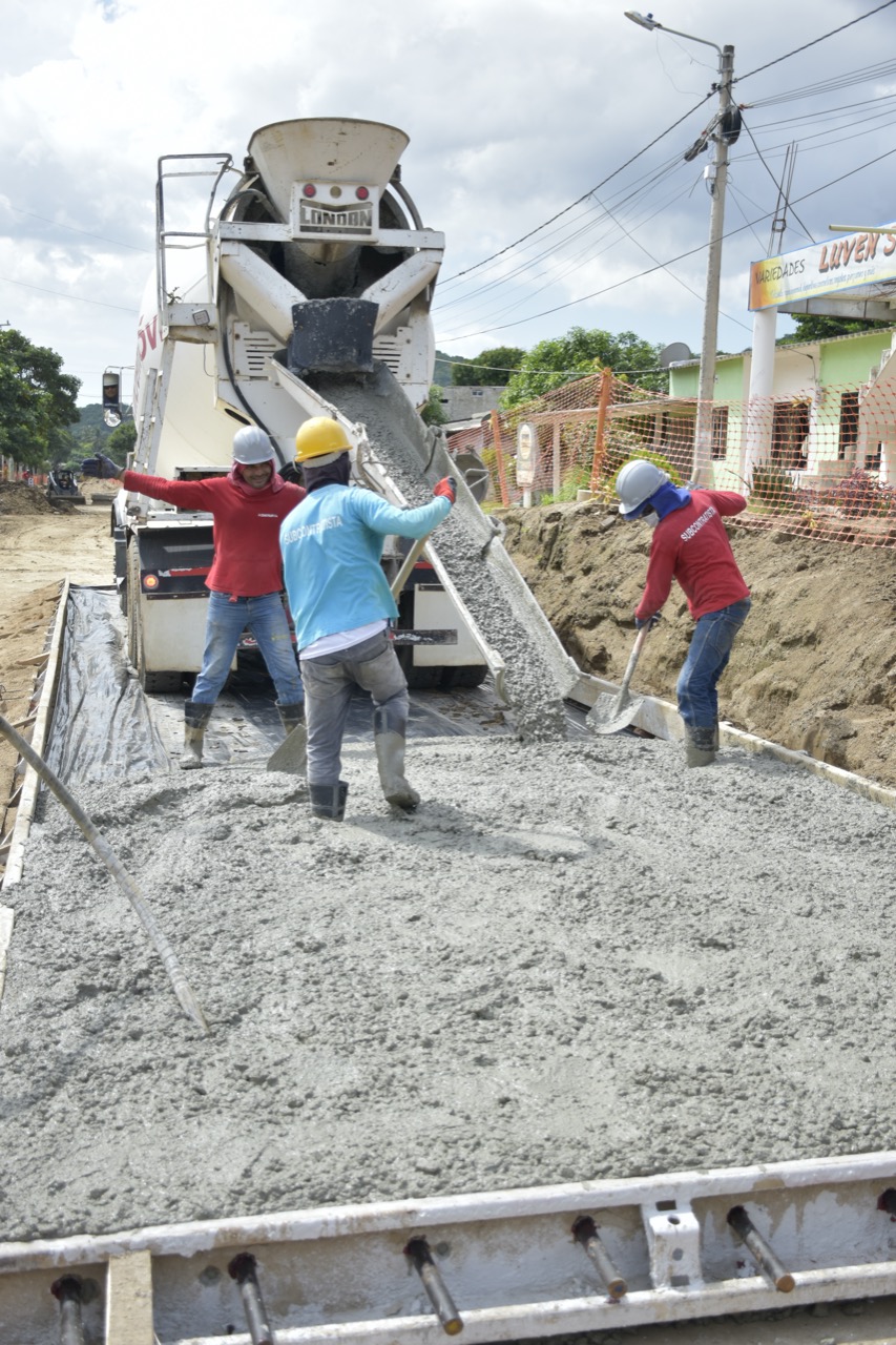 Obras de pavimentación de la vía principal de Timayuí avanza en 27%