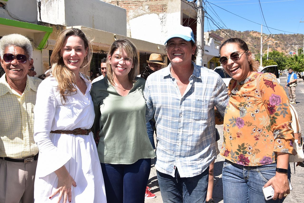 Alcaldesa Virna Johnson junto a Calos Vives y Claudia Elena, visitaron la Ludoteca e inspeccionaron obra de la Casa de la Danza