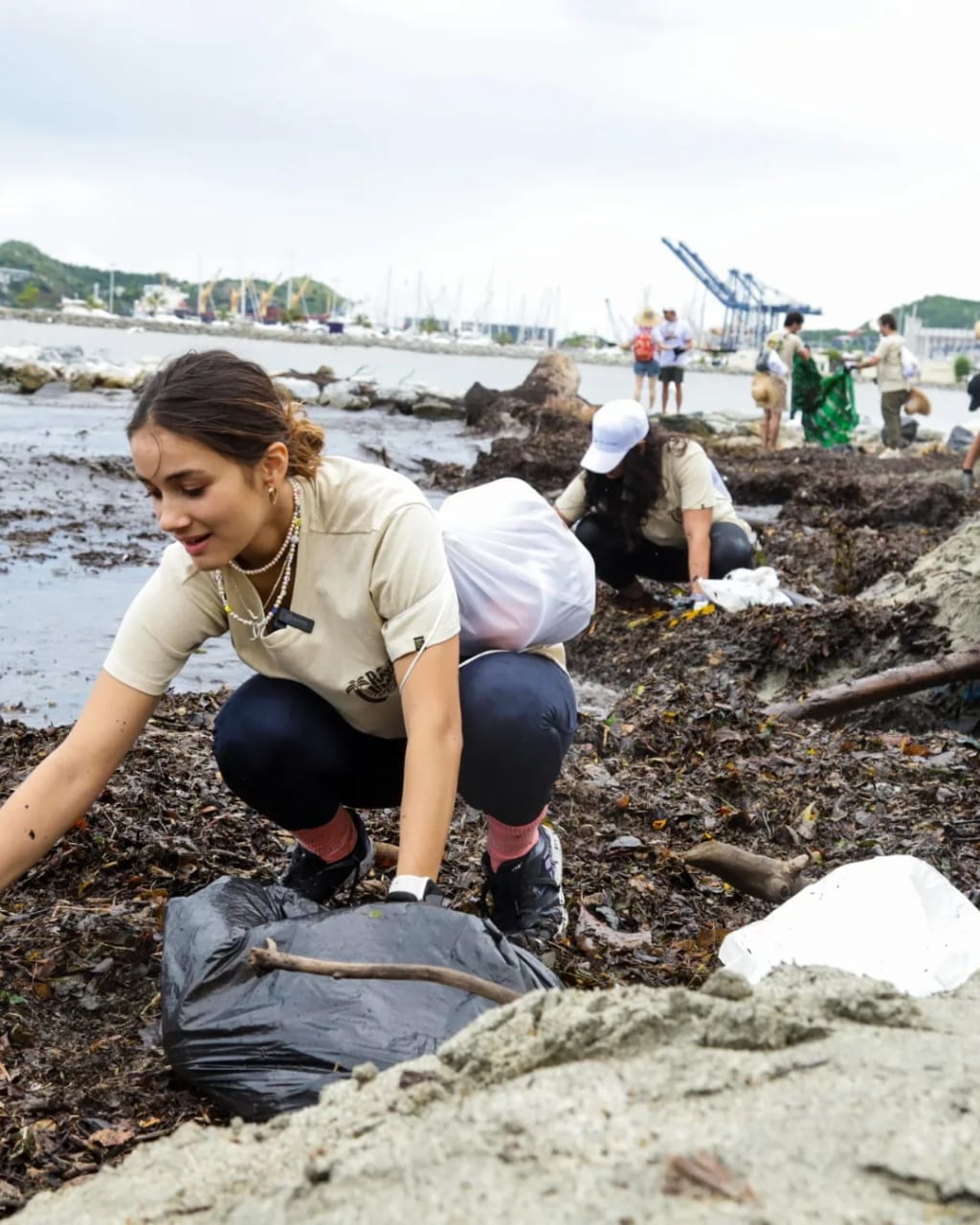 Alcaldía Distrital acompañó jornada de limpieza en el sector de Los Cocos