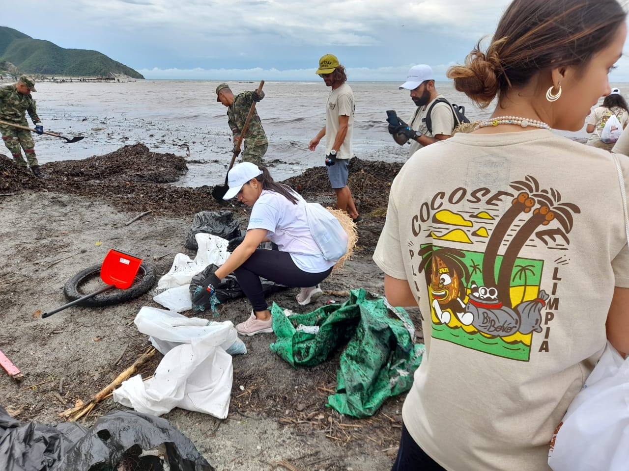 Alcaldía Distrital acompañó jornada de limpieza en el sector de Los Cocos