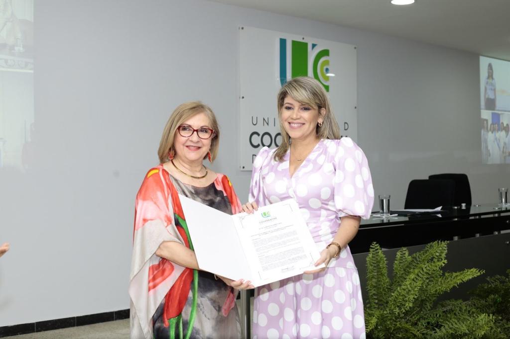 UCC destaca a Virna Johnson como egresada ejemplo de superación, éxito y servicio a la comunidad UCC destaca a Virna Johnson como egresada ejemplo de superación, éxito y servicio a la comunidad