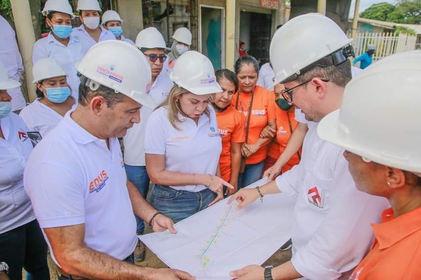 La alcaldesa Virna Johnson constata avances de obras en Timayuí y 11 de Noviembre