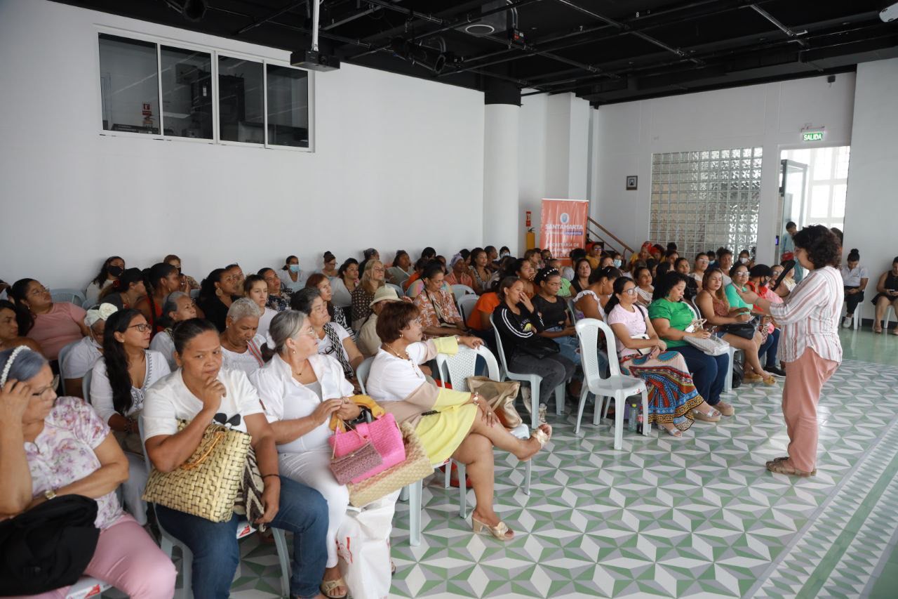 Alcaldesa Virna Johnson reinició la Escuela de Formación para Mujeres del Distrito de Santa Marta