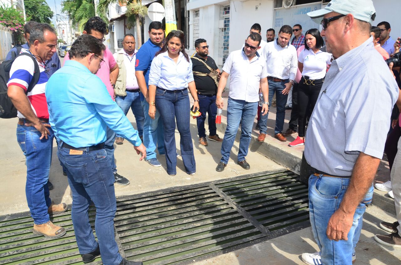 Se inicia instalación de 70 tapas y 6 rejillas en redes de alcantarillado del Centro Histórico