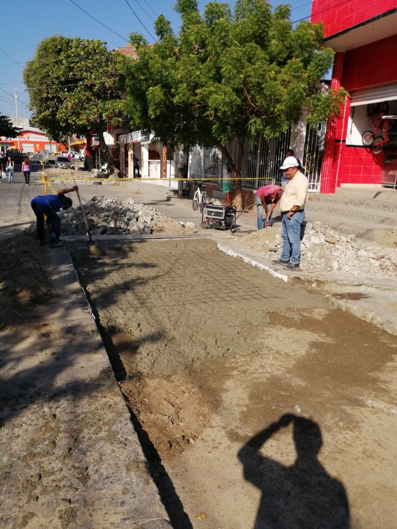 Gaira arregla sus calles, andenes, bordillos e instala señalización vial Gaira arregla sus calles, andenes, bordillos e instala señalización vial