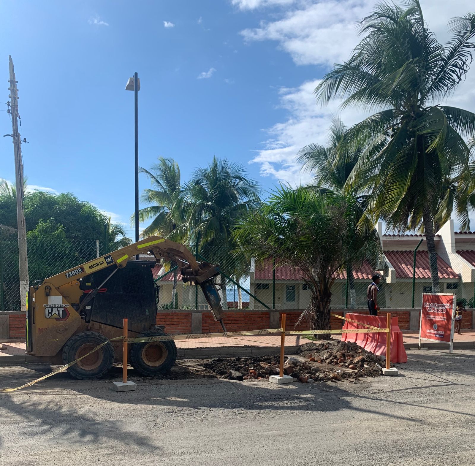 Alcaldía Distrital continúa trabajos de recuperación de la vía al aeropuerto