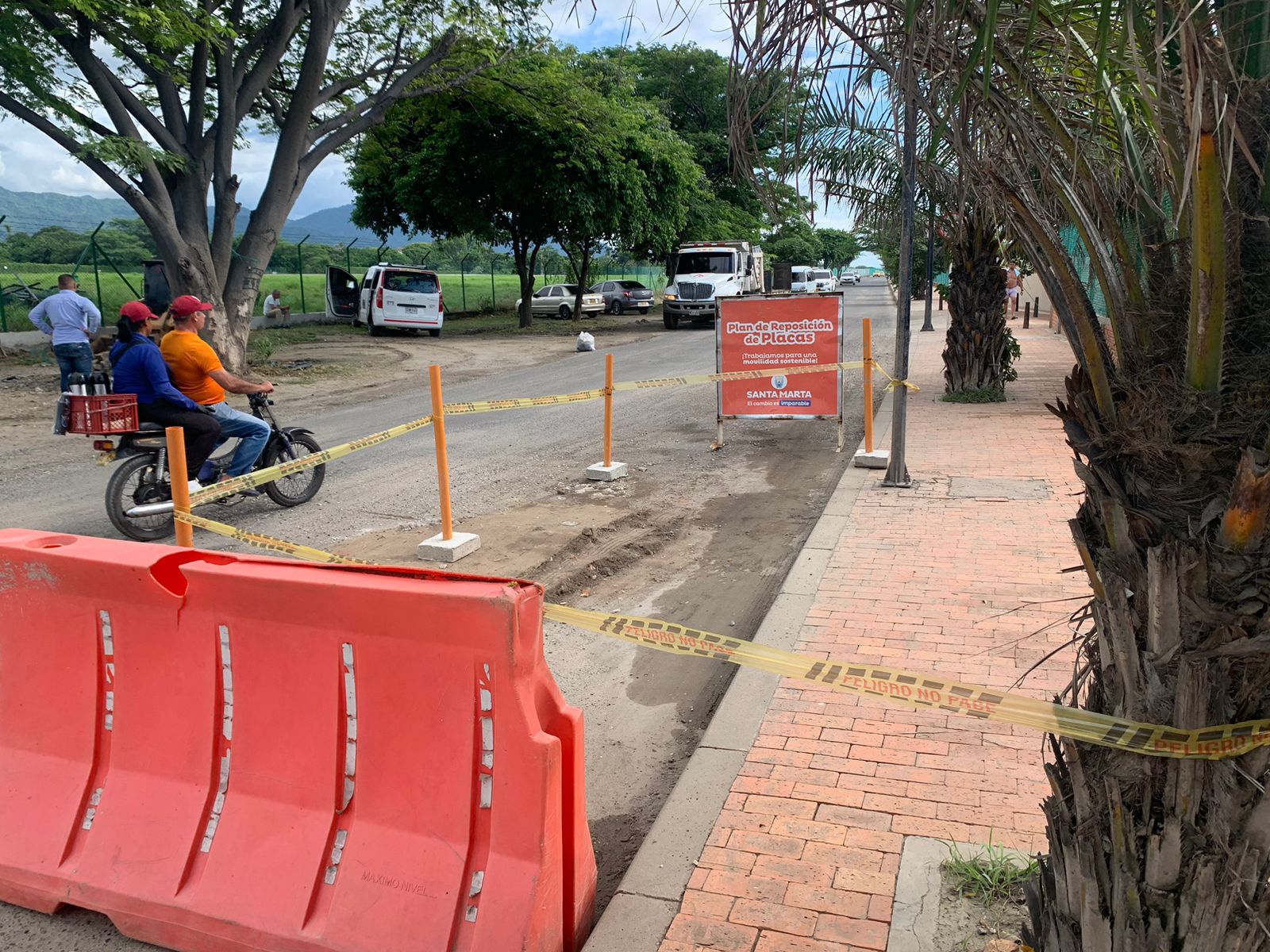 Alcaldía Distrital continúa trabajos de recuperación de la vía al aeropuerto