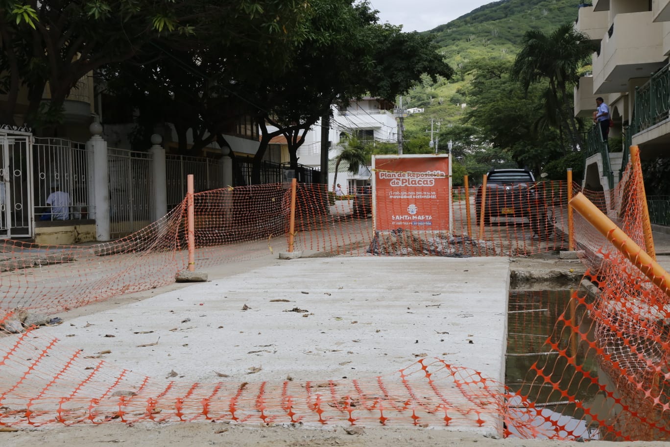 Alcaldía Distrital adelanta arreglos de vías para mejorar la movilidad y acabar con los huecos en El Rodadero