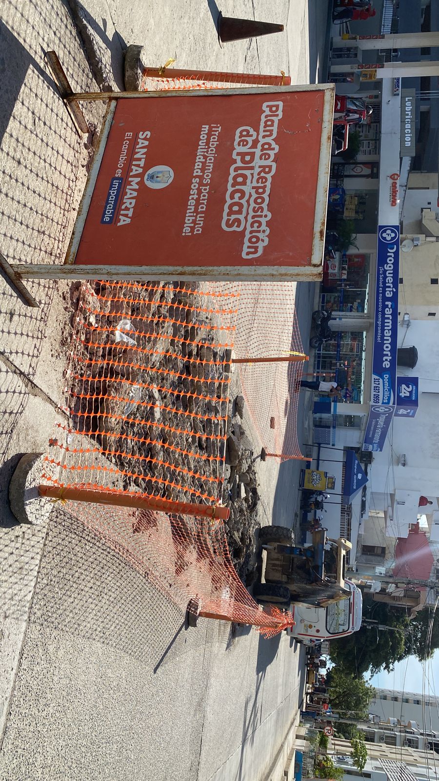 Avanza reposición de placas en la malla vial de El Rodadero