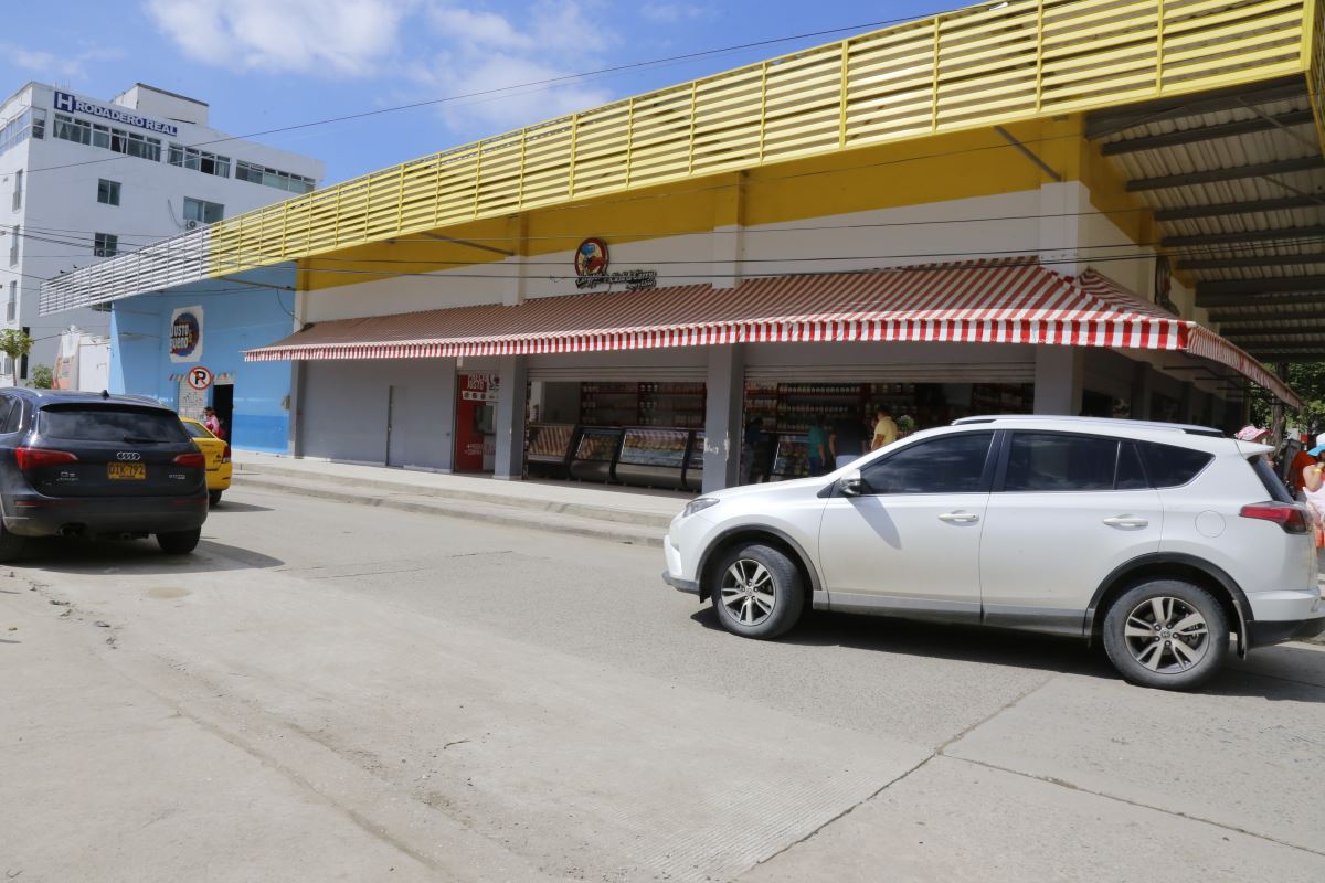 Alcaldía Distrital adelanta arreglos de vías para mejorar la movilidad y acabar con los huecos en El Rodadero