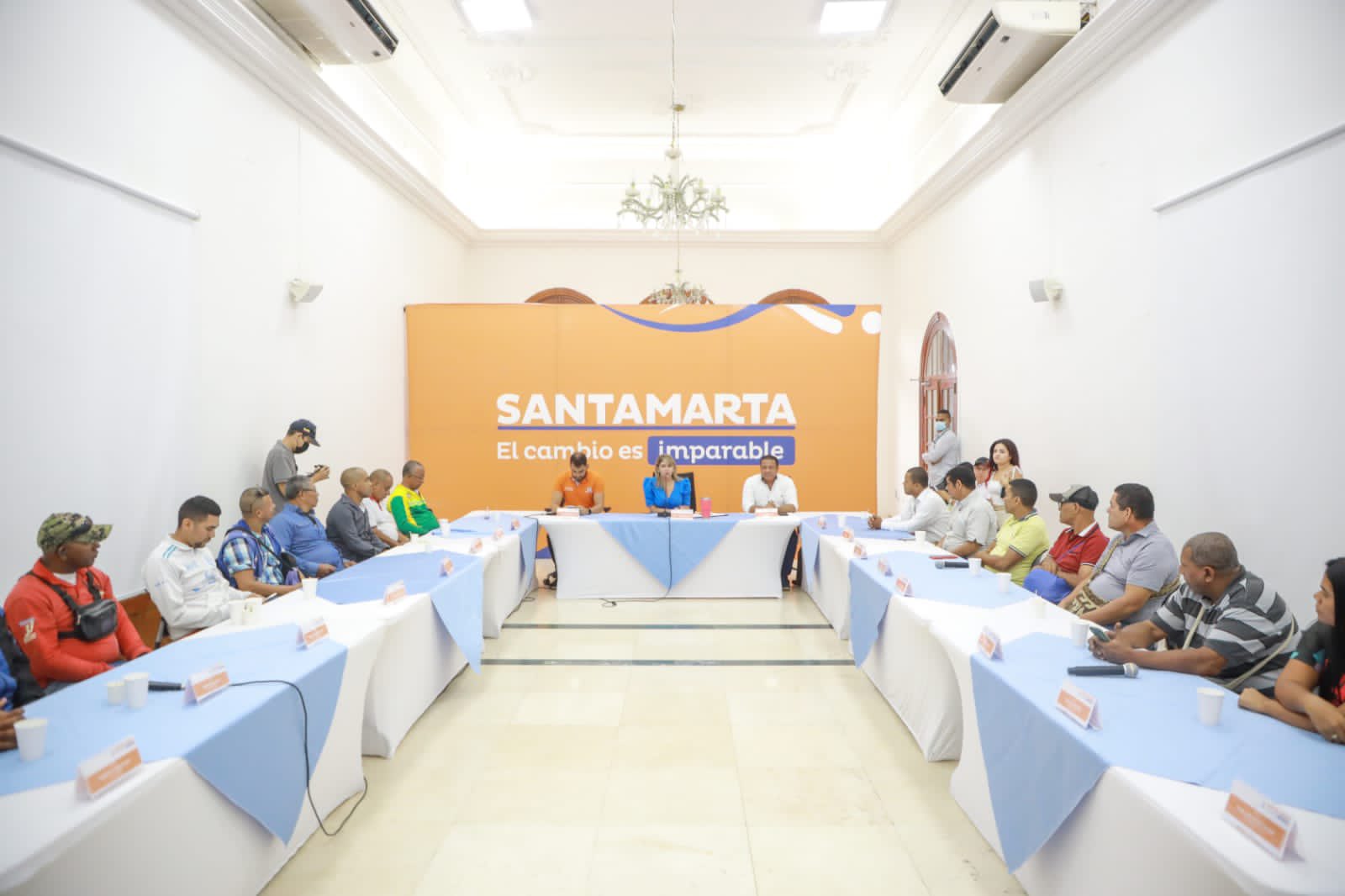 Alcaldesa Virna Johnson escucha al gremio de mototaxis en la 4ta jornada de socialización del Decreto 210