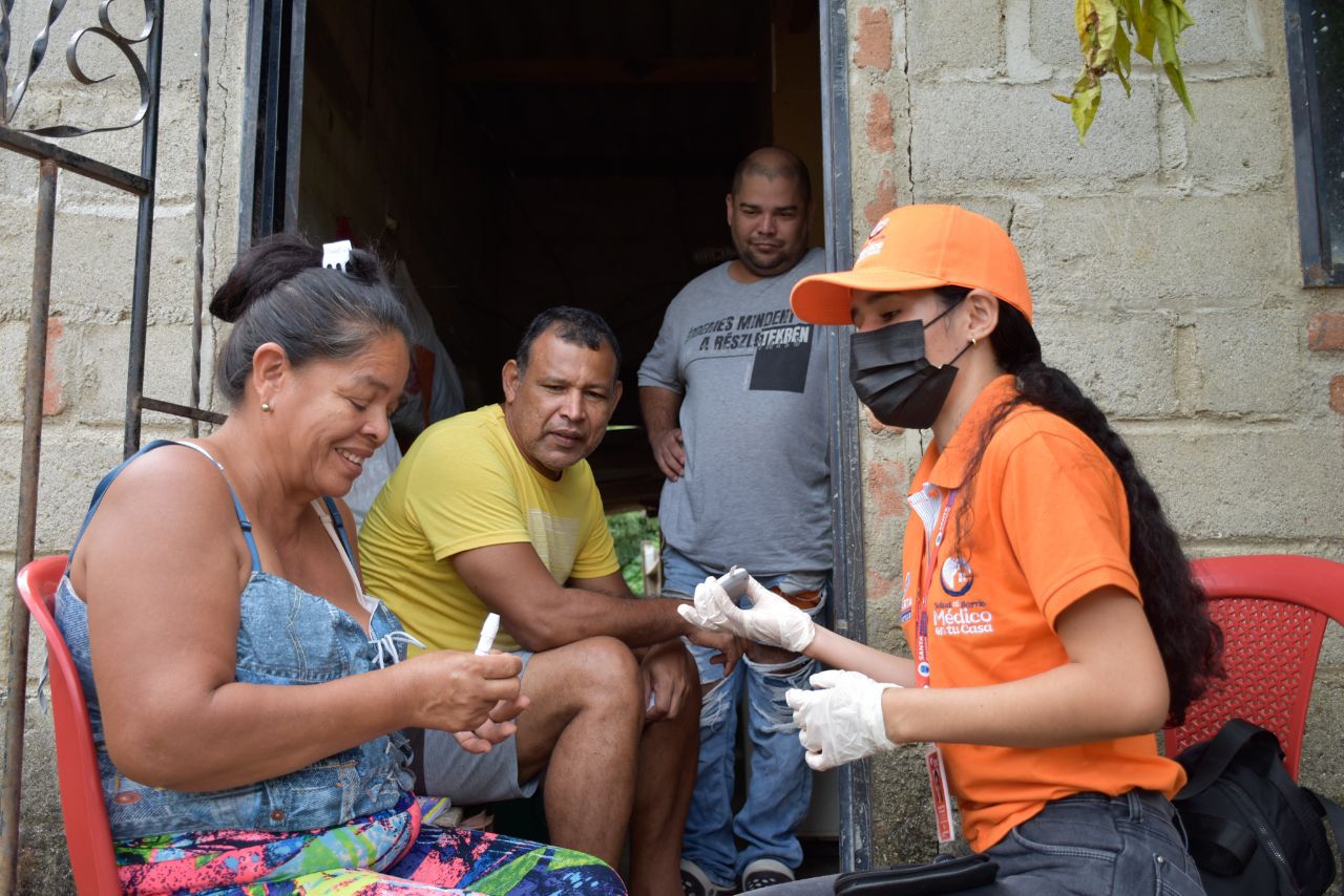 75 profesionales de la salud recorren los barrios de Santa Marta y sus corregimientos con el programa Salud al Barrio- Médico en tu Casa