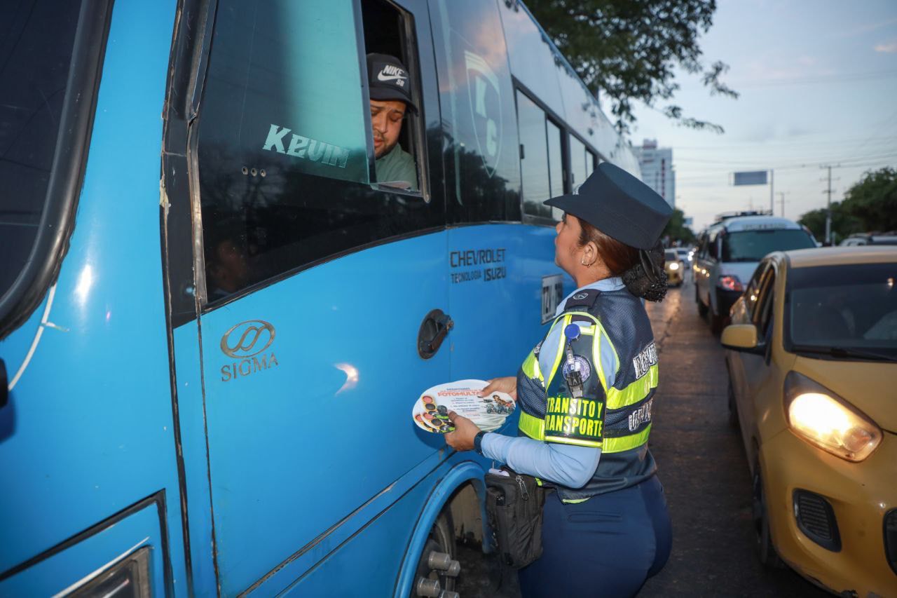 Alcaldesa lideró campaña de sensibilización vial y movilidad en las calles del Distrito