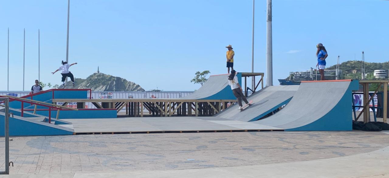 La emoción y la adrenalina llegan al Camellón de la Bahía con el skateboarding