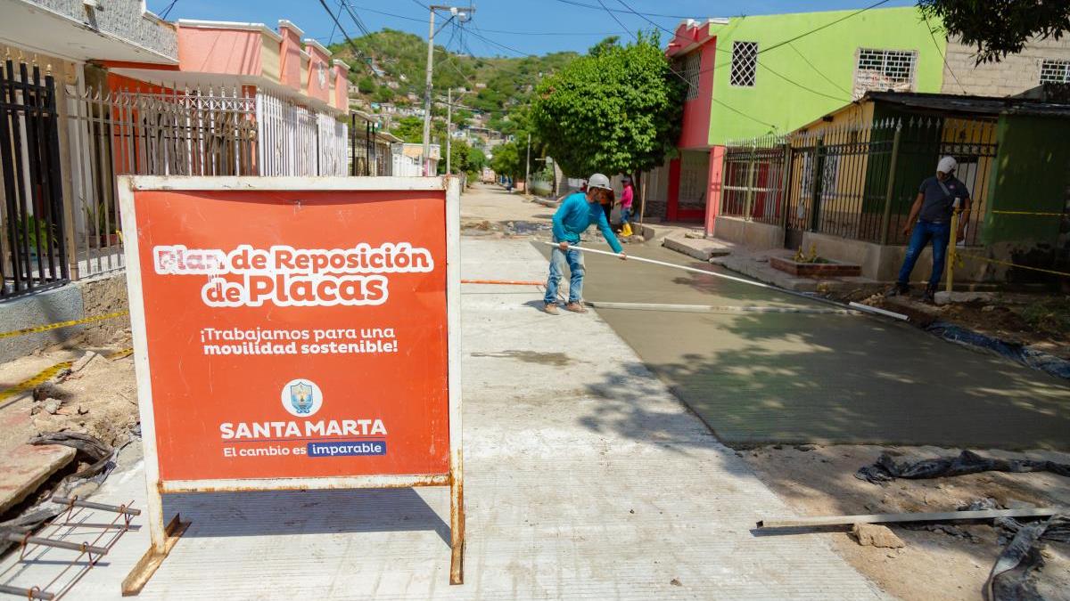 Alcaldía inicia reposición de placas en María Eugenia